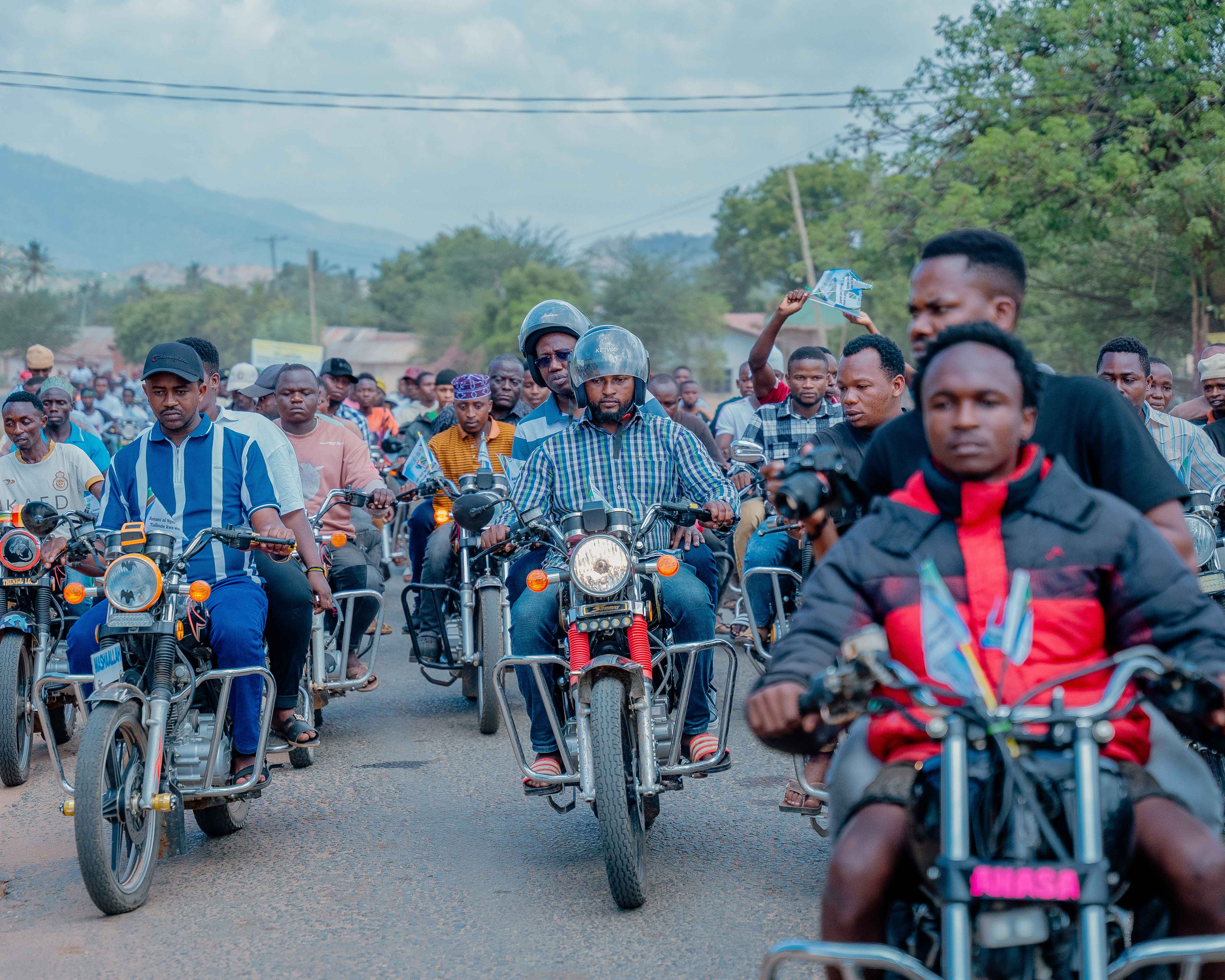 Waziri wa Nchi, Ofisi ya Rais – Maendeleo ya Vijana, Mhe. Joel Arthur Nanauka, amefanya ziara ya kikazi katika Wilaya ya Same, Mkoa wa Kilimanjaro, kwa lengo la kukutana na vijana na kujionea