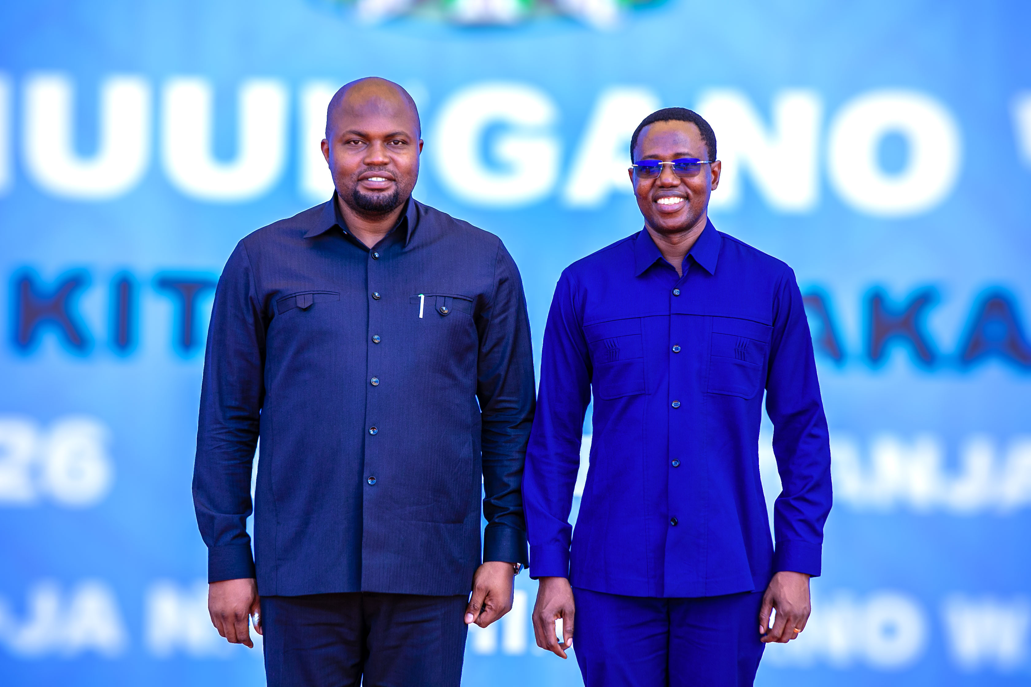 waziri wa nchi ofisi ya rais maendeleo ya vijana mhe joel arthur nanauka akiwa na waziri wa vijana zanzibar