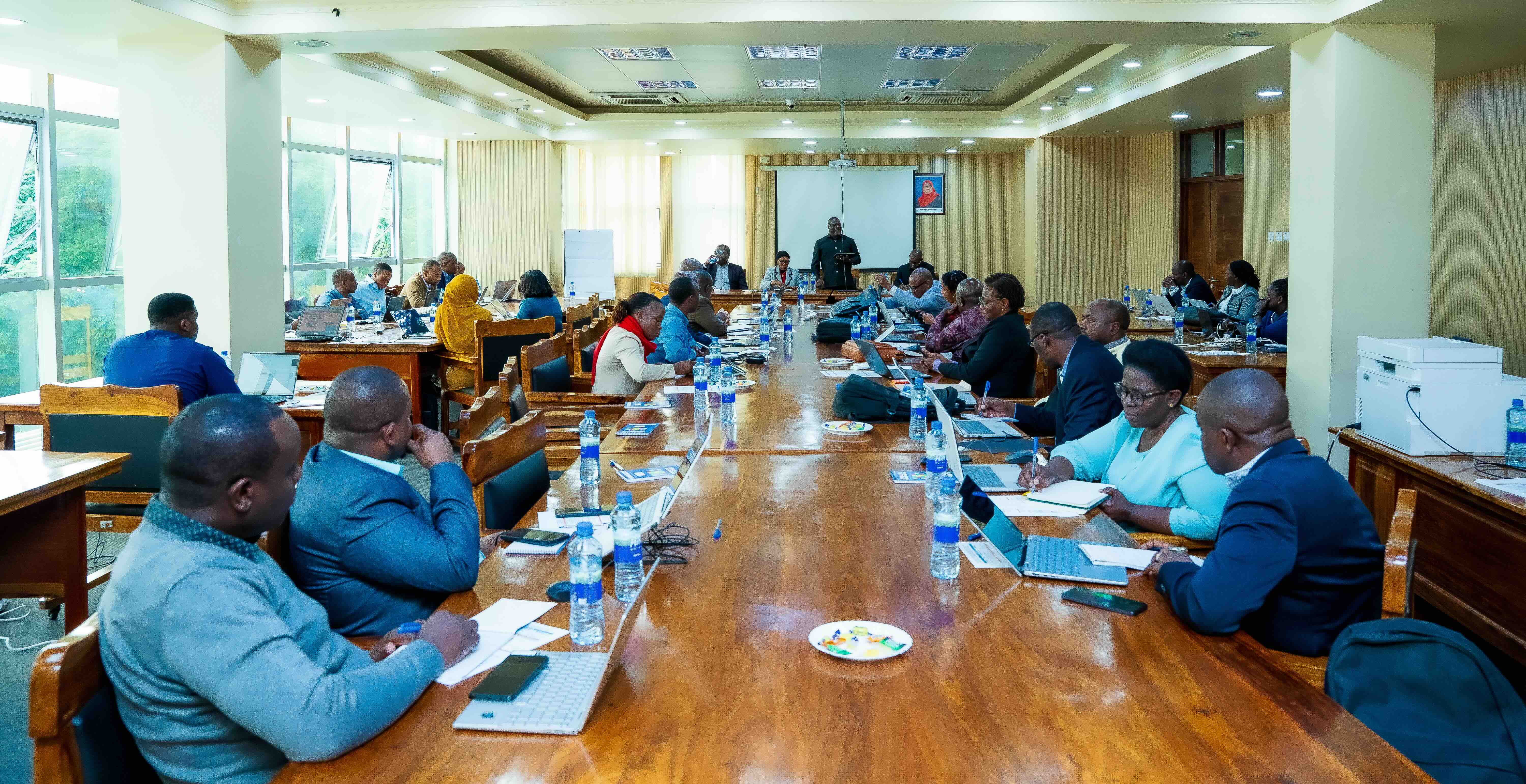 WATUMISHI OFISI YA RAIS MAENDELEO YA VIJANA WANOLEWA KWENYE UNUNUZI WA UMMA-ARUSHA